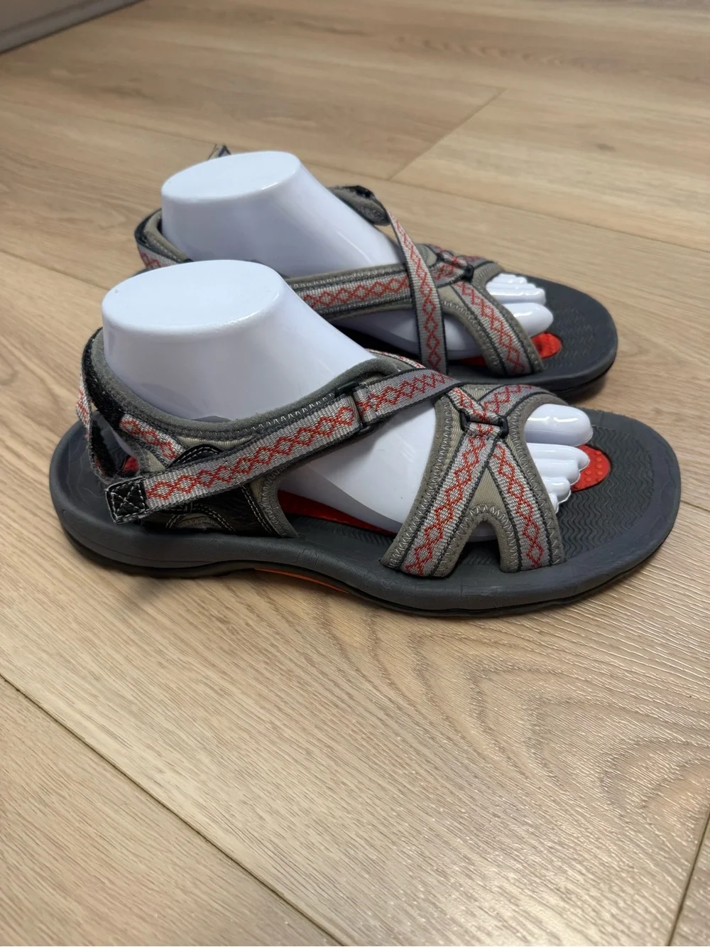 Lands End Gray and Red Strappy Outdoor Hiking Sandals Men’s Size 9D